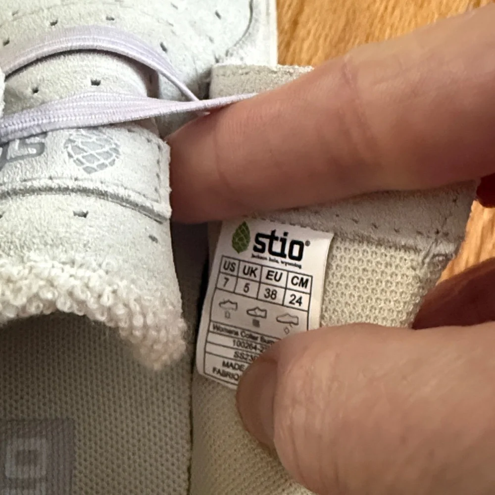 STIO COLTER SUMMER LOW SNEAKER. SIZE 7